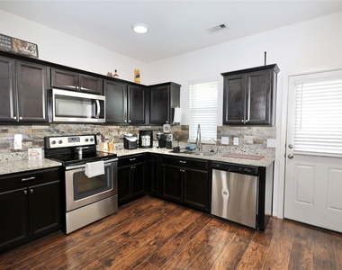 1045 Spindletree Lane - Photo Thumbnail 2