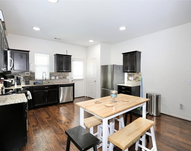 1045 Spindletree Lane - Photo Thumbnail 4