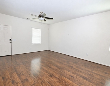 1045 Spindletree Lane - Photo Thumbnail 5