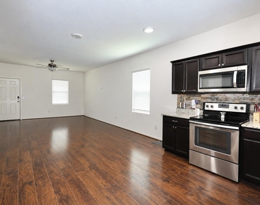 1045 Spindletree Lane - Photo Thumbnail 6