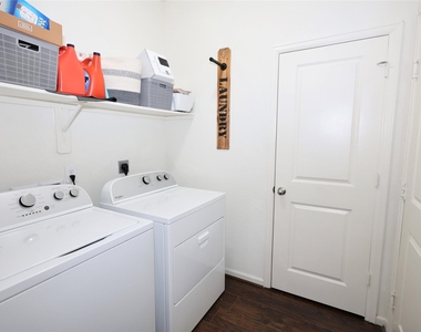 1045 Spindletree Lane - Photo Thumbnail 13