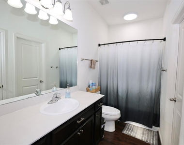 1045 Spindletree Lane - Photo Thumbnail 9