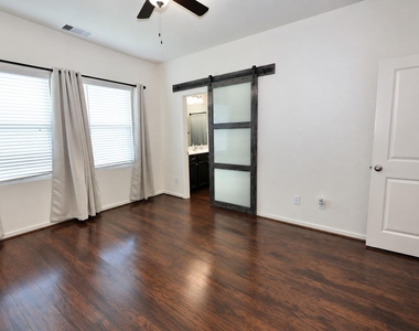 1045 Spindletree Lane - Photo Thumbnail 7