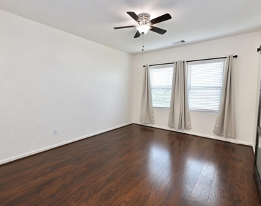 1045 Spindletree Lane - Photo Thumbnail 8