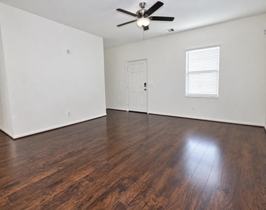 1045 Spindletree Lane - Photo Thumbnail 3