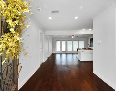 6218 Indigo Street - Photo Thumbnail 4