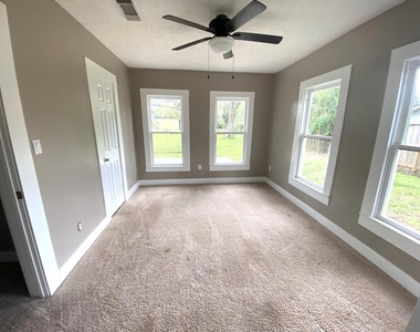 513 E Bernard Street - Photo Thumbnail 5