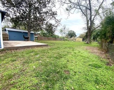 513 E Bernard Street - Photo Thumbnail 7