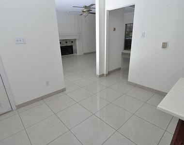 7211 N Hearthstone Green Drive - Photo Thumbnail 14