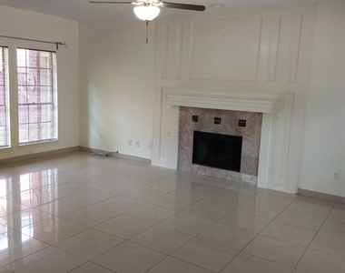 7211 N Hearthstone Green Drive - Photo Thumbnail 12