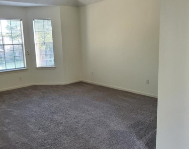 7211 N Hearthstone Green Drive - Photo Thumbnail 26