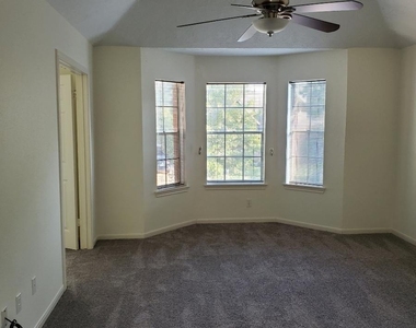 7211 N Hearthstone Green Drive - Photo Thumbnail 23
