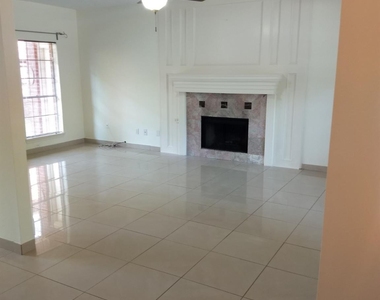 7211 N Hearthstone Green Drive - Photo Thumbnail 10