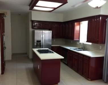 7211 N Hearthstone Green Drive - Photo Thumbnail 15