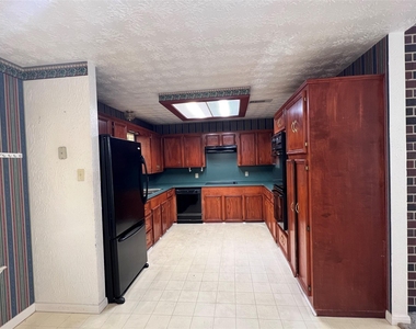 12345 Oak Leaf Road - Photo Thumbnail 5