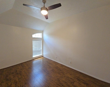 16514 Bluff Springs Drive - Photo Thumbnail 21