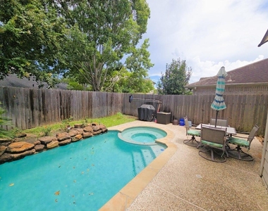 16514 Bluff Springs Drive - Photo Thumbnail 6