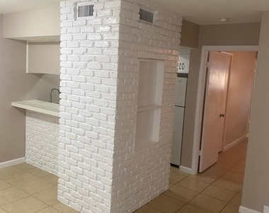 5353 Richmond Avenue - Photo Thumbnail 2
