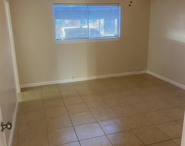 5353 Richmond Avenue - Photo Thumbnail 4