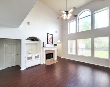 17715 Laguna Trail Drive - Photo Thumbnail 11