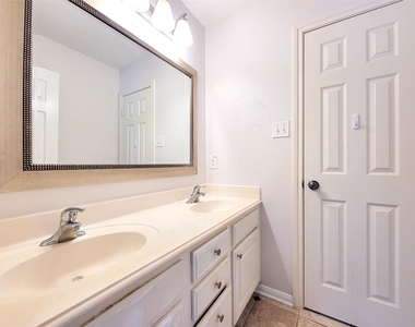 17715 Laguna Trail Drive - Photo Thumbnail 35