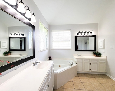 17715 Laguna Trail Drive - Photo Thumbnail 25