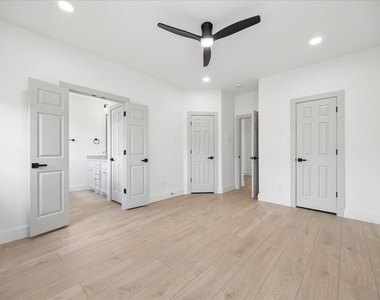 4823 Jaymar Drive - Photo Thumbnail 9