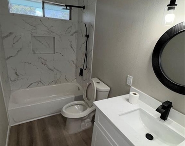 4807 Oak Street - Photo Thumbnail 8