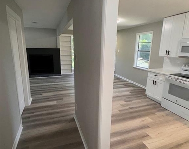 4807 Oak Street - Photo Thumbnail 7