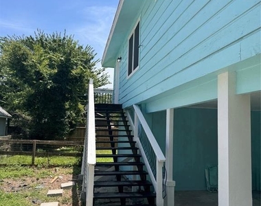 4807 Oak Street - Photo Thumbnail 9