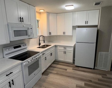 4807 Oak Street - Photo Thumbnail 3