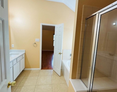 20506 Rainstone Court - Photo Thumbnail 4