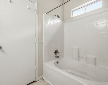914 Colewick Court - Photo Thumbnail 10