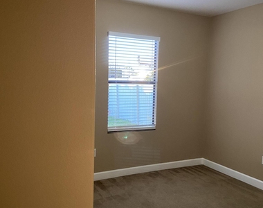 2552 Glenridge Circle - Photo Thumbnail 10