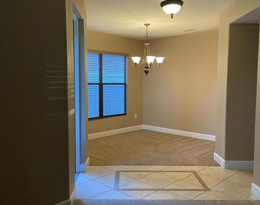2552 Glenridge Circle - Photo Thumbnail 4