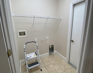 2552 Glenridge Circle - Photo Thumbnail 28