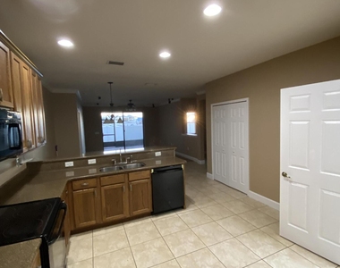 2552 Glenridge Circle - Photo Thumbnail 27