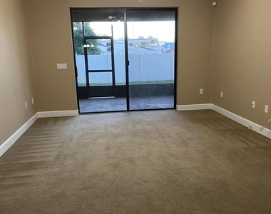 2552 Glenridge Circle - Photo Thumbnail 18