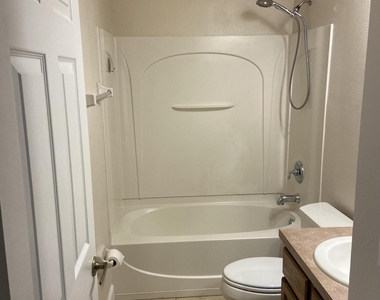 2552 Glenridge Circle - Photo Thumbnail 16