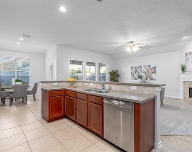 2414 Hannover Valley Court - Photo Thumbnail 21