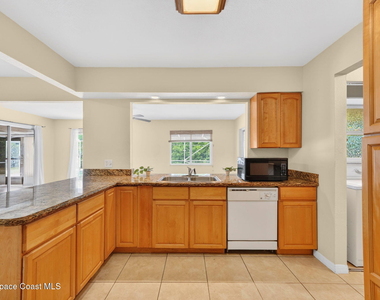 1340 Mariposa Drive Ne - Photo Thumbnail 15