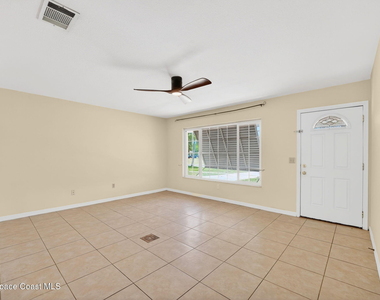 1340 Mariposa Drive Ne - Photo Thumbnail 5