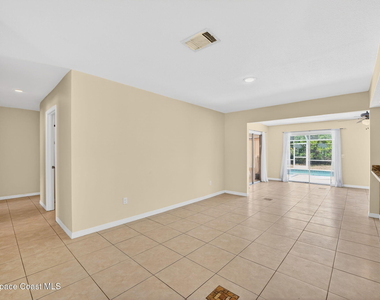 1340 Mariposa Drive Ne - Photo Thumbnail 8