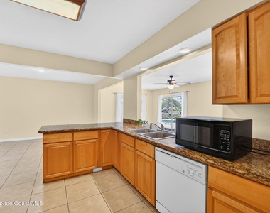 1340 Mariposa Drive Ne - Photo Thumbnail 18