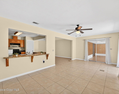 1340 Mariposa Drive Ne - Photo Thumbnail 11