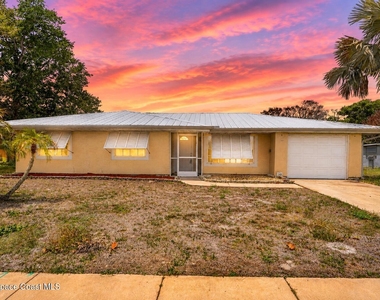 1340 Mariposa Drive Ne - Photo Thumbnail 2