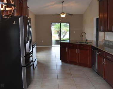 518 Dillard Drive Se - Photo Thumbnail 4