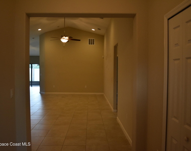518 Dillard Drive Se - Photo Thumbnail 2