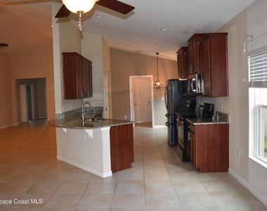 518 Dillard Drive Se - Photo Thumbnail 3