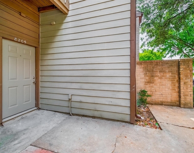8205 Sands Point Drive - Photo Thumbnail 18